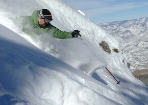 <strong>TIME TO SHINE </strong>Frank Shine, of Aspen, tears up some fresh fluff in the Hanging Valley Wall area of Snowmass Mountain.